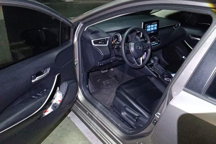 Used Toyota Corolla 2021 Dual-Motor 1.8L E-CVT Elite Edition Driver Seat