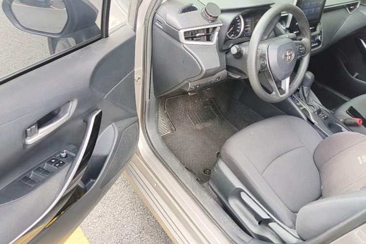 Used Toyota Corolla 2021 Dual-Motor 1.8L E-CVT Elite Edition Driver Seat