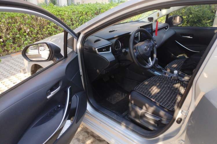 Used Toyota Corolla 2021 Dual-Motor 1.8L E-CVT Elite Edition Driver Seat