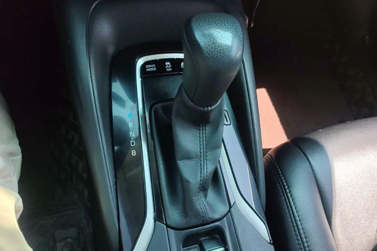 Used Toyota Corolla 2021 Dual-Motor 1.8L E-CVT Elite Edition Gear Lever