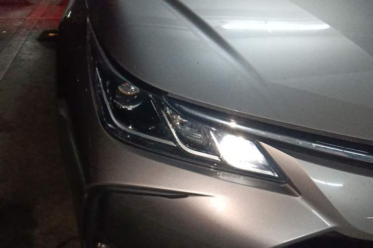 Used Toyota Corolla 2021 Dual-Motor 1.8L E-CVT Elite Edition Right Front Headlight