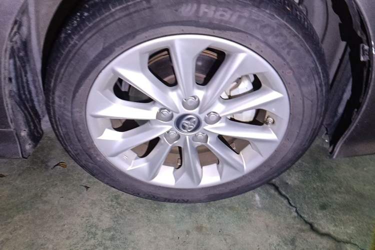 Used Toyota Corolla 2021 Dual-Motor 1.8L E-CVT Elite Edition Right Front Wheel Hub
