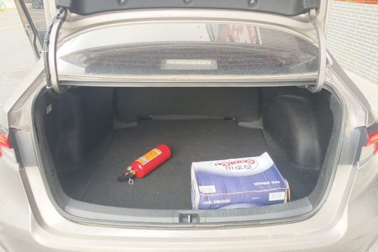 Used Toyota Corolla 2021 Dual-Motor 1.8L E-CVT Elite Edition Trunk