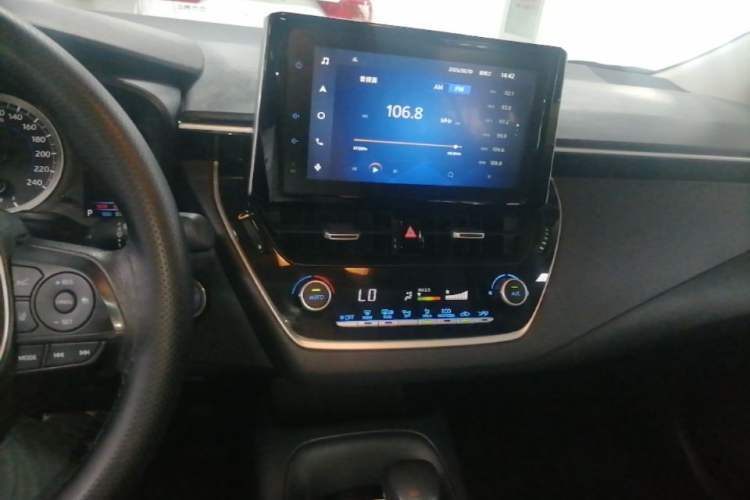 Used Toyota Corolla 2021 Dual-Motor 1.8L E-CVT Elite Edition Audio And AC Panel