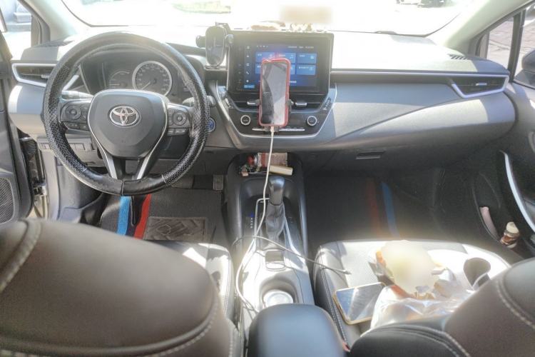 Used Toyota Corolla 2021 Dual-Motor 1.8L E-CVT Elite Edition Center Console