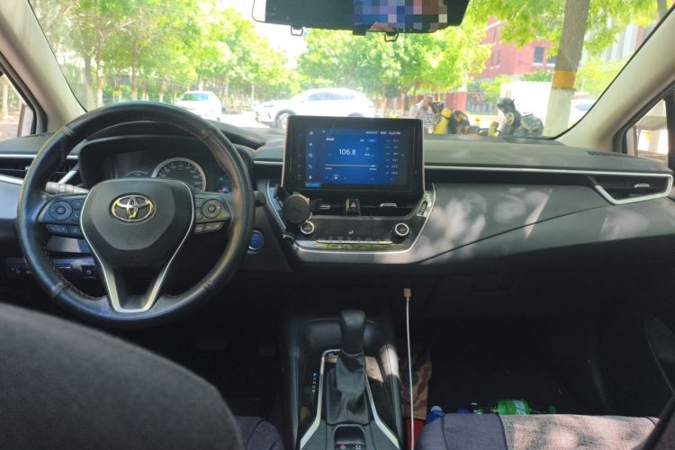 Used Toyota Corolla 2021 Dual-Motor 1.8L E-CVT Elite Edition Center Console