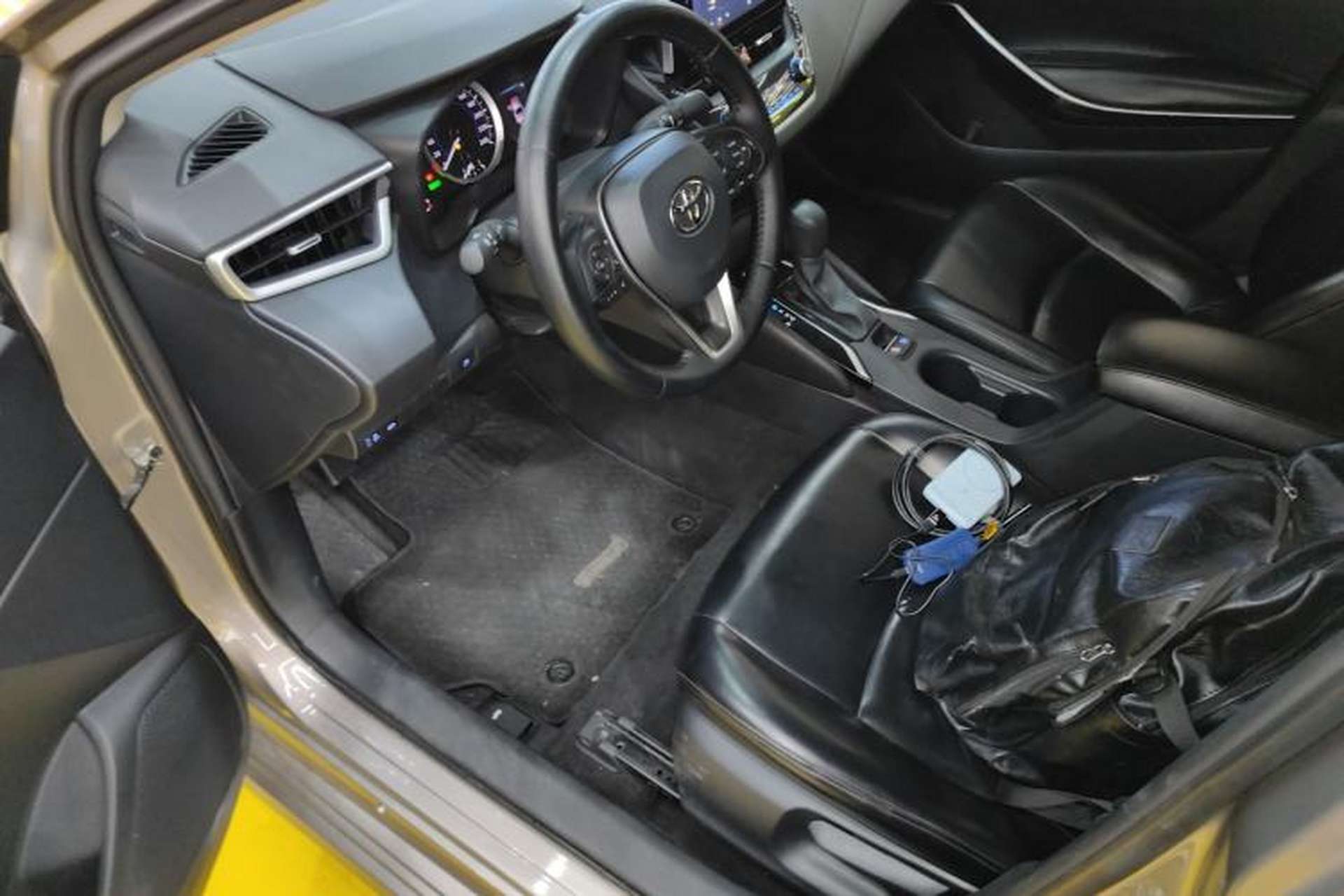 Used Toyota Corolla 2021 Dual-Motor 1.8L E-CVT Elite Edition Driver Seat