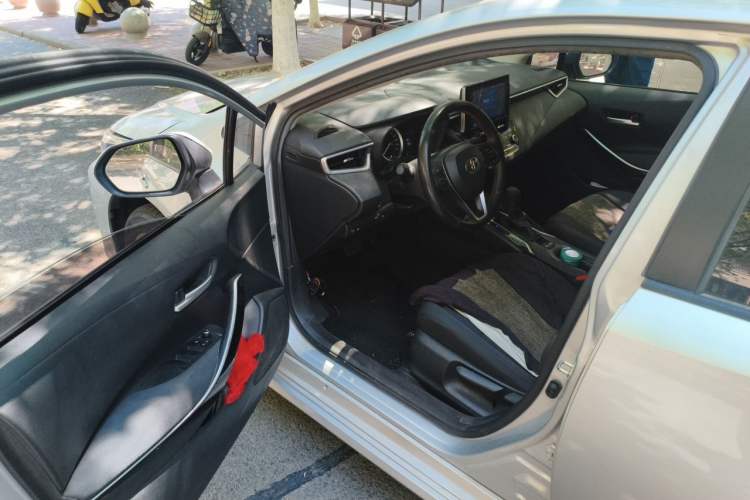 Used Toyota Corolla 2021 Dual-Motor 1.8L E-CVT Elite Edition Driver Seat