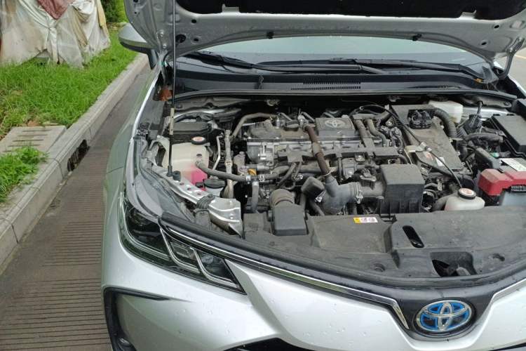 Used Toyota Corolla 2021 Dual-Motor 1.8L E-CVT Elite Edition Engine Bay Right