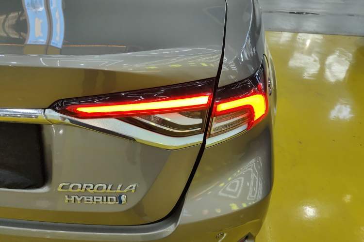 Used Toyota Corolla 2021 Dual-Motor 1.8L E-CVT Elite Edition Exterior 3