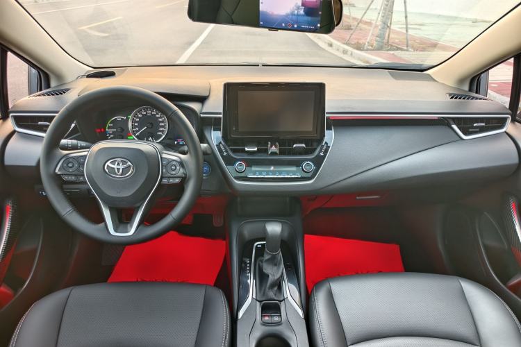Used Toyota Corolla 2021 Dual-Motor 1.8L E-CVT Elite Edition Interior 3