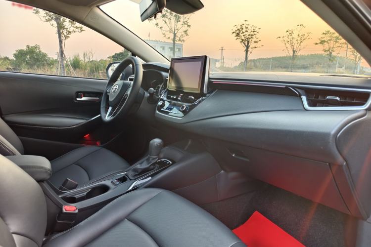 Used Toyota Corolla 2021 Dual-Motor 1.8L E-CVT Elite Edition Interior 5
