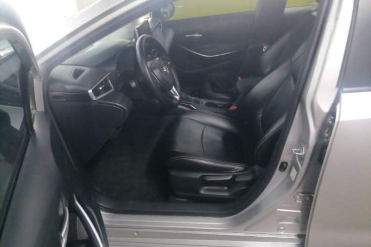 Used Toyota Corolla 2021 Dual-Motor 1.8L E-CVT Elite Edition Left Front Seat