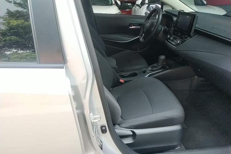 Used Toyota Corolla 2021 Dual-Engine 1.8L E-CVT Pioneer Edition Right Front Seat