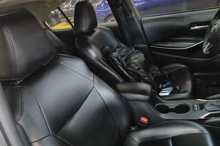 Used Toyota Corolla 2021 Dual-Motor 1.8L E-CVT Elite Edition Right Front Seat