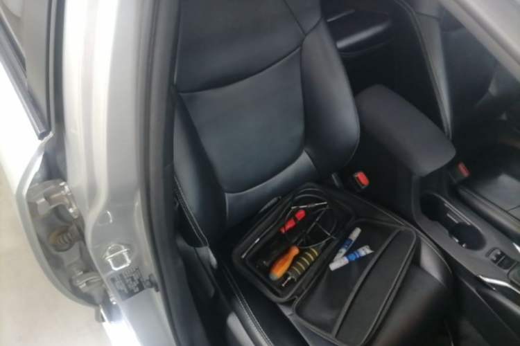 Used Toyota Corolla 2021 Dual-Motor 1.8L E-CVT Elite Edition Right Front Seat