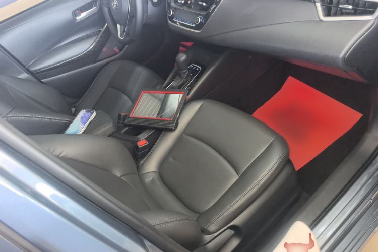 Used Toyota Corolla 2021 Dual-Motor 1.8L E-CVT Elite Edition Right Front Seat