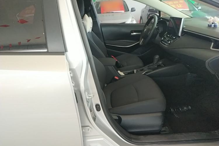 Used Toyota Corolla 2021 Dual-Motor 1.8L E-CVT Elite Edition Right Front Seat