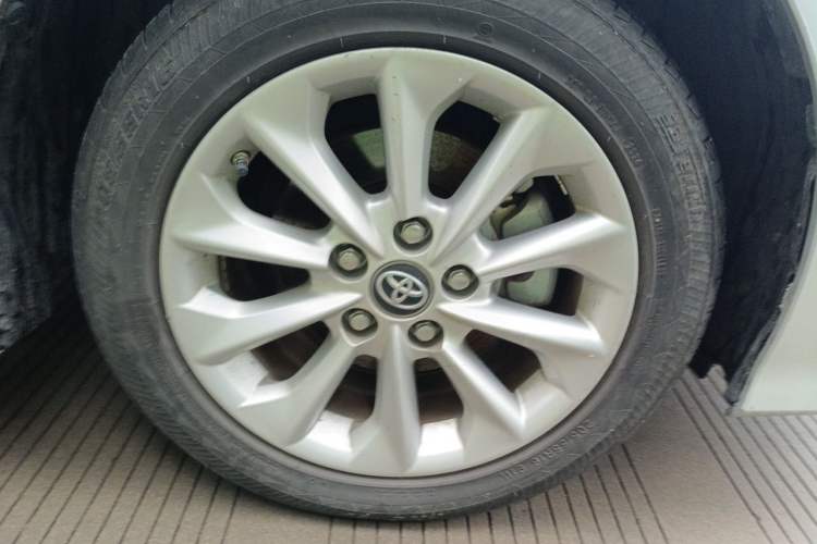 Used Toyota Corolla 2021 Dual-Motor 1.8L E-CVT Elite Edition Right Front Wheel Hub