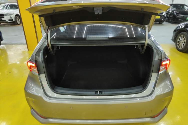 Used Toyota Corolla 2021 Dual-Motor 1.8L E-CVT Elite Edition Trunk
