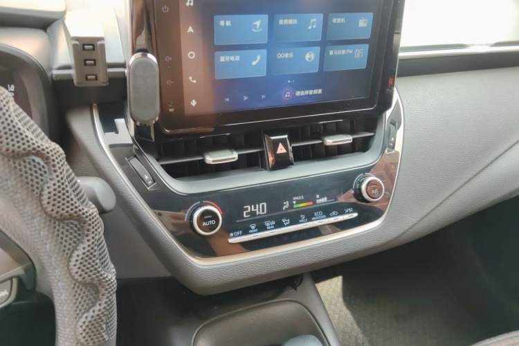 Used Toyota Corolla 2021 Dual-Motor 1.8L E-CVT Elite Edition Audio And AC Panel