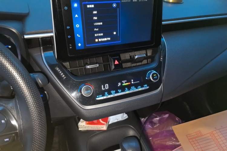 Used Toyota Corolla 2021 Dual-Motor 1.8L E-CVT Elite Edition Audio And AC Panel