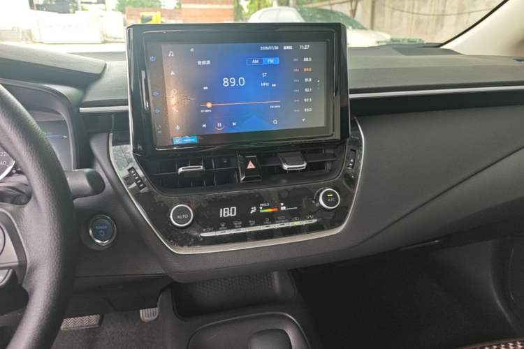 Used Toyota Corolla 2021 Dual-Motor 1.8L E-CVT Elite Edition Audio And AC Panel