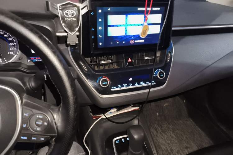 Used Toyota Corolla 2021 Dual-Motor 1.8L E-CVT Elite Edition Audio And AC Panel