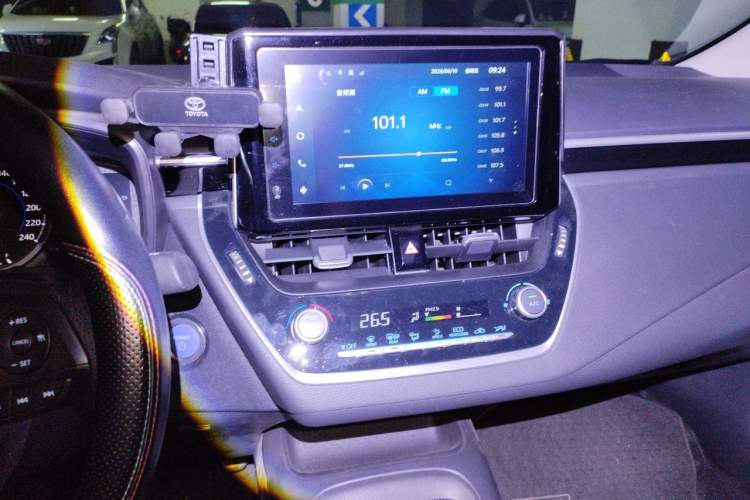 Used Toyota Corolla 2021 Dual-Motor 1.8L E-CVT Elite Edition Audio And AC Panel