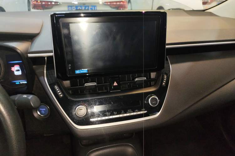 Used Toyota Corolla 2021 Dual-Motor 1.8L E-CVT Elite Edition Audio And AC Panel