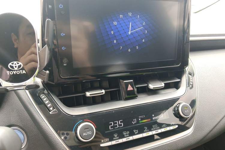 Used Toyota Corolla 2021 Dual-Motor 1.8L E-CVT Elite Edition Audio And AC Panel