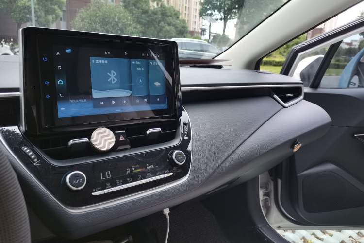 Used Toyota Corolla 2021 Dual-Motor 1.8L E-CVT Elite Edition Audio And AC Panel