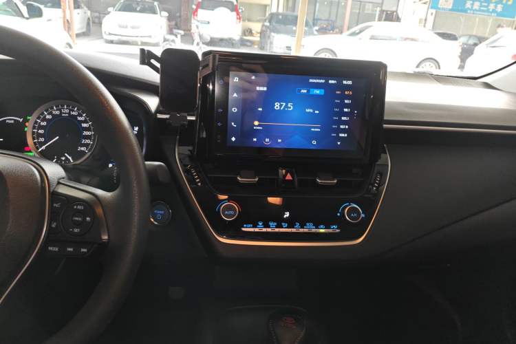 Used Toyota Corolla 2021 Dual-Motor 1.8L E-CVT Elite Edition Audio And AC Panel