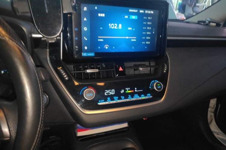 Used Toyota Corolla 2021 Dual-Motor 1.8L E-CVT Elite Edition Audio And AC Panel
