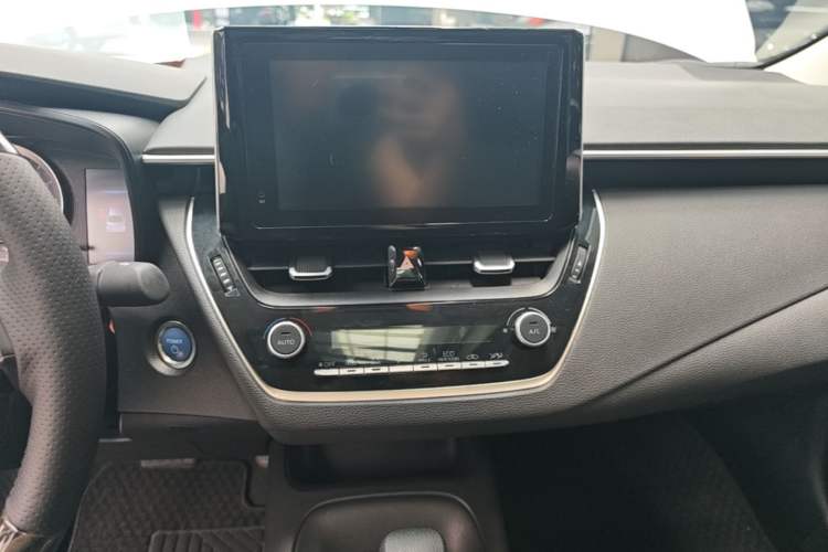 Used Toyota Corolla 2021 Dual-Motor 1.8L E-CVT Elite Edition Audio And AC Panel