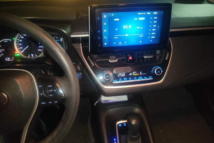 Used Toyota Corolla 2021 Dual-Motor 1.8L E-CVT Elite Edition Audio And AC Panel