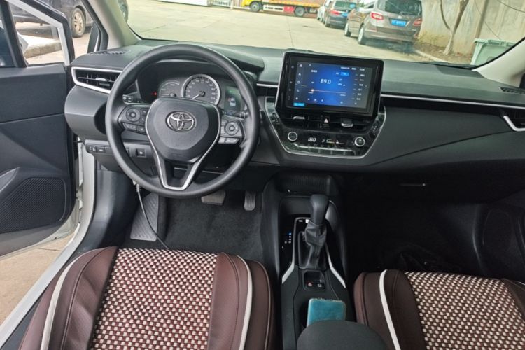 Used Toyota Corolla 2021 Dual-Motor 1.8L E-CVT Elite Edition Center Console