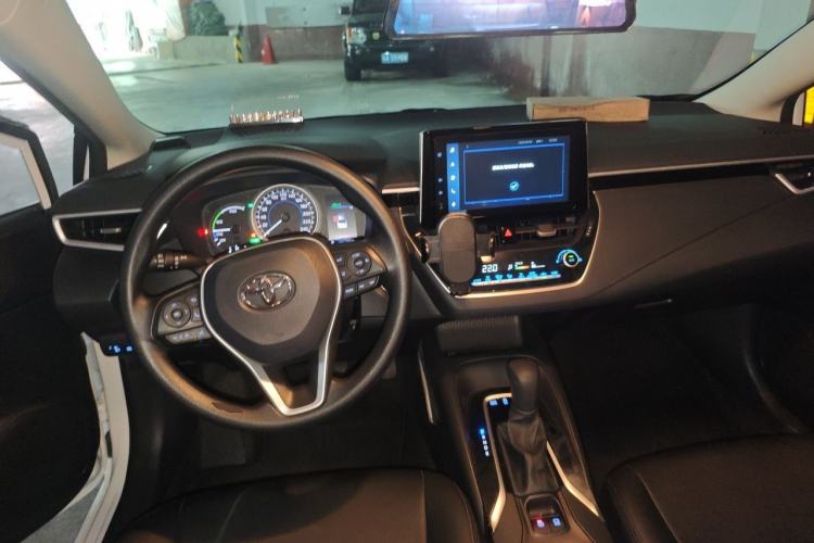 Used Toyota Corolla 2021 Dual-Motor 1.8L E-CVT Elite Edition Center Console