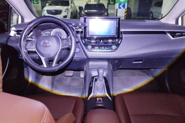 Used Toyota Corolla 2021 Dual-Motor 1.8L E-CVT Elite Edition Center Console