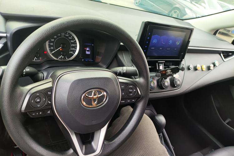 Used Toyota Corolla 2021 1.2T S-CVT Pioneer Edition Center Console