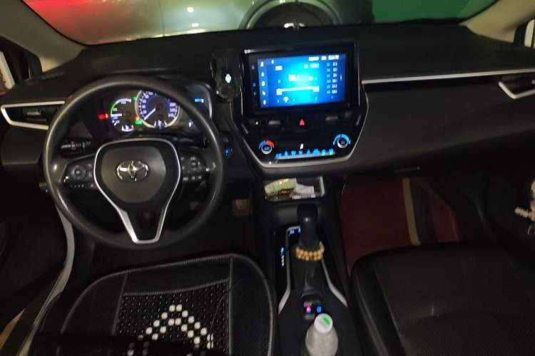 Used Toyota Corolla 2021 Dual-Motor 1.8L E-CVT Elite Edition Center Console