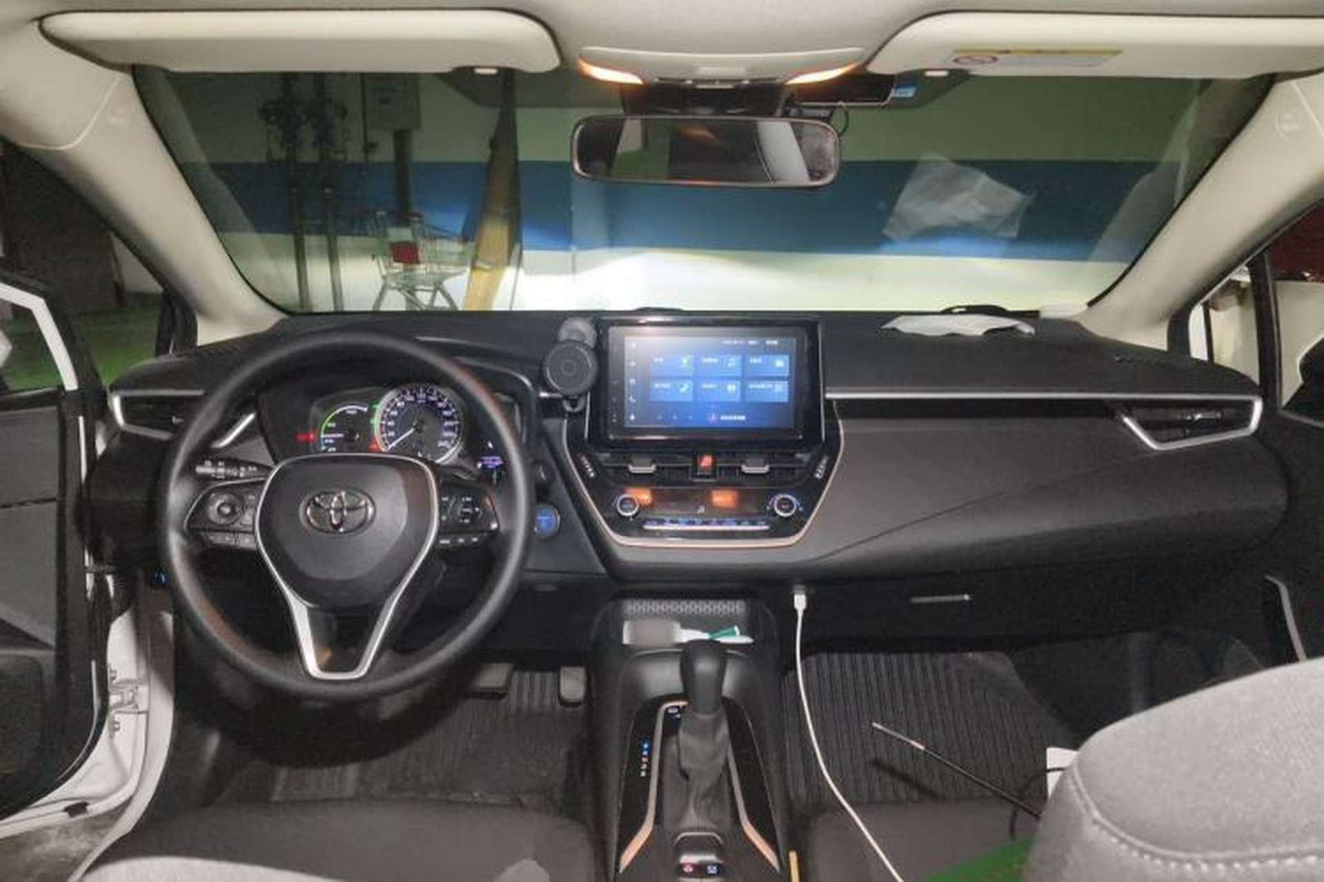 Used Toyota Corolla 2021 Dual-Motor 1.8L E-CVT Elite Edition Center Console