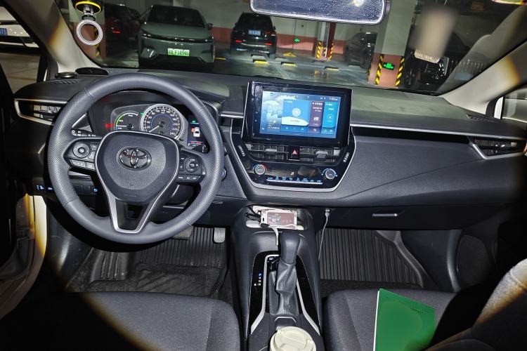 Used Toyota Corolla 2021 Dual-Motor 1.8L E-CVT Elite Edition Center Console