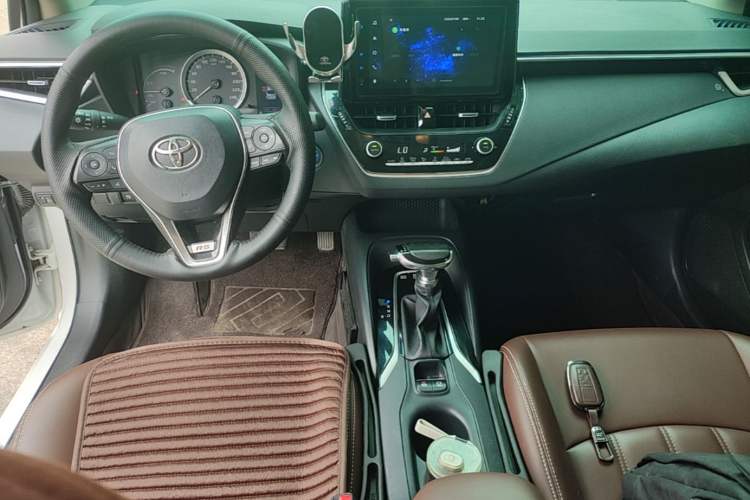 Used Toyota Corolla 2021 Dual-Motor 1.8L E-CVT Elite Edition Center Console