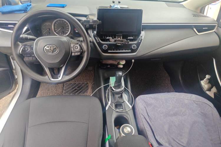 Used Toyota Corolla 2021 Dual-Motor 1.8L E-CVT Elite Edition Center Console
