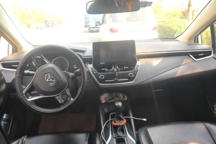 Used Toyota Corolla 2021 Dual-Motor 1.8L E-CVT Elite Edition Center Console