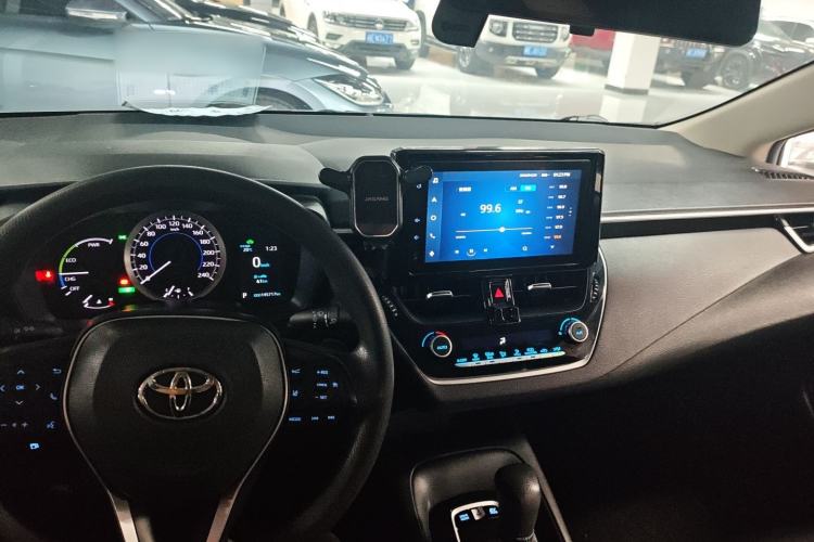 Used Toyota Corolla 2021 Dual-Motor 1.8L E-CVT Elite Edition Center Console
