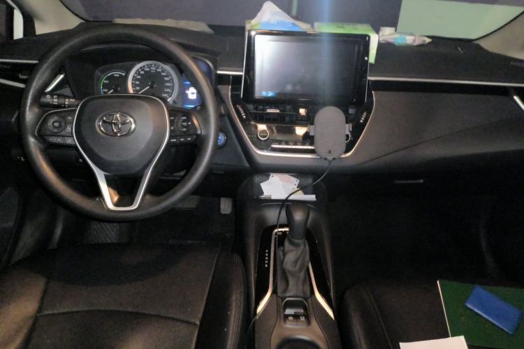 Used Toyota Corolla 2021 Dual-Motor 1.8L E-CVT Elite Edition Center Console