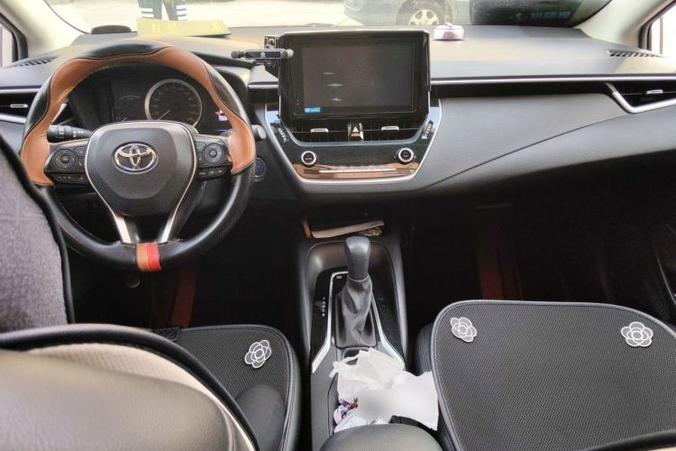 Used Toyota Corolla 2021 Dual-Motor 1.8L E-CVT Elite Edition Center Console