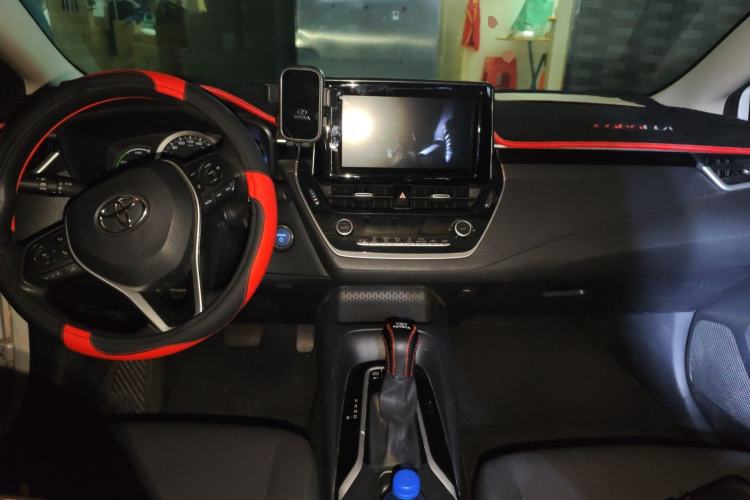 Used Toyota Corolla 2021 Dual-Motor 1.8L E-CVT Elite Edition Center Console